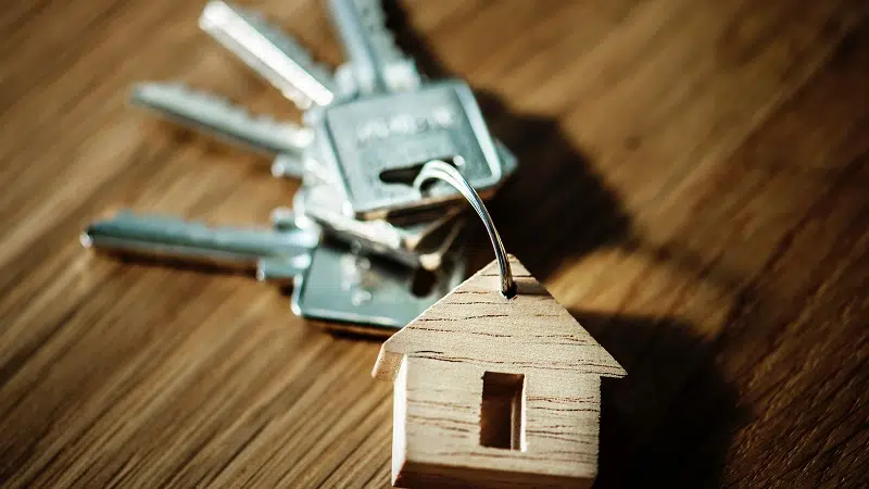 Comment conserver un bien immobilier acheté à deux