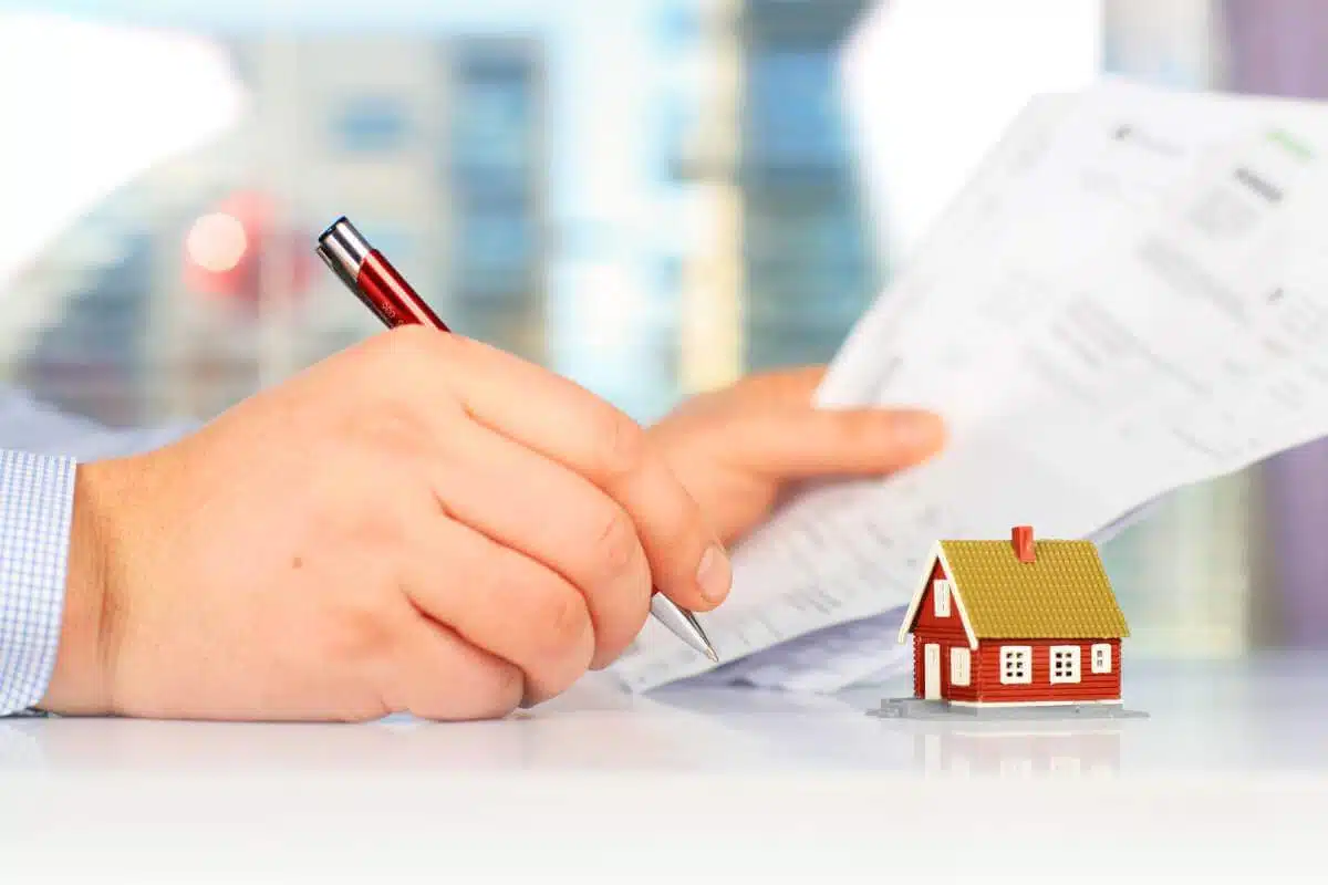 Signer le contrat de construction de maison individuelle